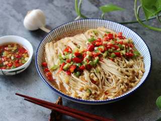 22、蒜香金针菇（烤箱版）,装盘开吃了