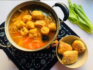 13、番茄营养排骨火锅,赶紧端上桌，和一家人慢慢享用吧。