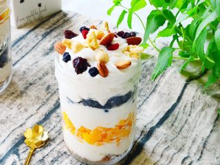 19、坚果草莓酸奶慕斯-午后甜品少女心,完成品