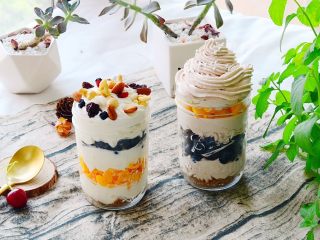 24、坚果草莓酸奶慕斯-午后甜品少女心,完成品