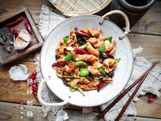 14、辣炒肥肠,还未出锅就迫不及待夹一块入嘴,肥肠略带脆弹,香辣咸鲜,太好吃了!