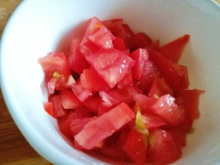 8、茄香麻婆豆腐,滑溜爽嫩,西红柿切小丁