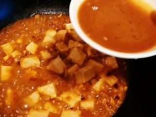 18、茄香麻婆豆腐,滑溜爽嫩,加入酱汁勾芡