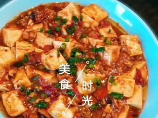 21、茄香麻婆豆腐,滑溜爽嫩,装盘,撒上葱花