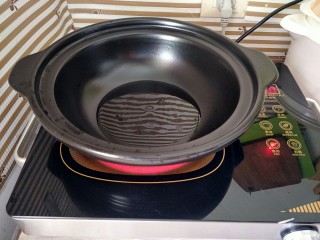 4、咖喱鸡,锅里倒适量油烧热