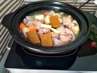 10、咖喱鸡,加水刚好没过食材,加入咖喱块