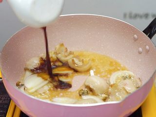 17、洪七公看到也会流三天口水——芳香叫花鸡,加少许酱油