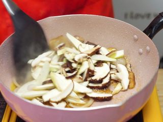 19、洪七公看到也会流三天口水——芳香叫花鸡,煸炒出香味