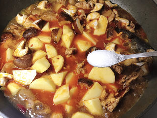 13、一看就会的家常黄焖鸡,加一勺白糖提鲜