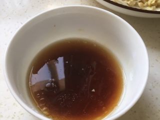 10、清蒸金针菇,加生抽和香油调好汁