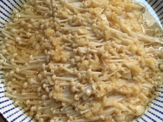 11、清蒸金针菇,淋金针菇上