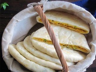 15、玉米馅葱香饼,切开即食，玉米面真是香喷喷的