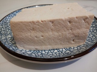 2、豆腐肉丸子,老豆腐一块