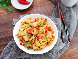 14、泡椒春笋,脆嫩的口感很棒!