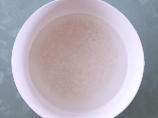 2、麦芬蜜豆粽,糯米泡水半个小时