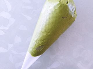 12、麦芬蜜豆粽,面糊加入裱花袋中