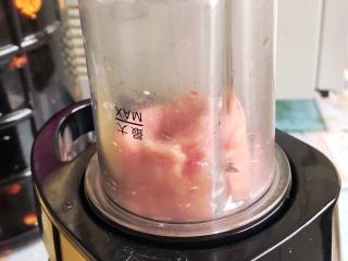 2、猪肉山药肠,可以多打几次，口感更软糯。