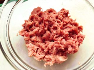 3、猪肉山药肠,很细腻的肉泥