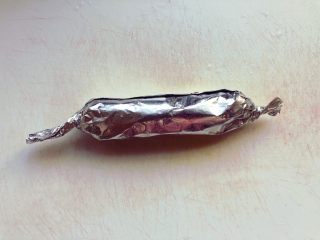 16、猪肉山药肠,像包糖果一样包起来