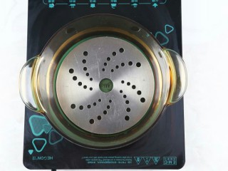 13、杂酱面,锅内倒水烧开