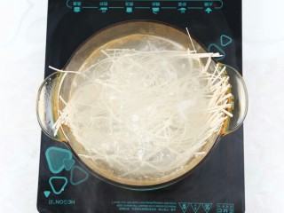 14、杂酱面,沸腾时下面条