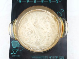 15、杂酱面,煮至面条泛白即可