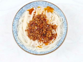 17、杂酱面,倒入做好的杂酱