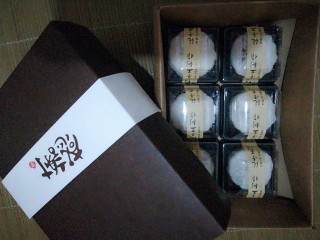 9、冰皮月饼,也可以用礼品盒装好了送给亲朋好友哦！