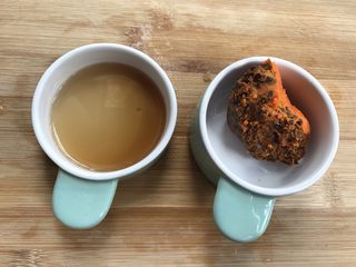 3、萝卜干炒蚬肉（麻辣风味）,准备料酒和桥头麻辣火锅料，看自己的口味增加。