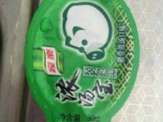 7、自制【韩式部队火锅】,准备好的浓汤宝。