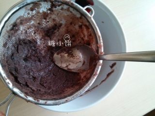 14、【斑纹豆沙莲蓉月饼】自制红豆沙+白莲蓉,这些是剩下的过滤不出去的