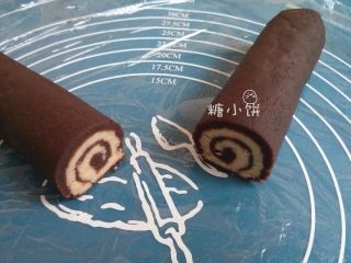 20、【斑纹豆沙莲蓉月饼】自制红豆沙+白莲蓉,切开的横断面就出现这样的螺纹了