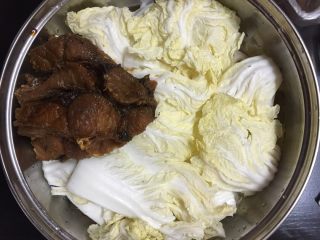 3、鲍汁盆菜   第二弹,爆鱼摆放