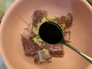 6、锡纸烤排骨,生抽2勺