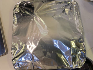 19、锡纸烤排骨,再盖上一张锡纸