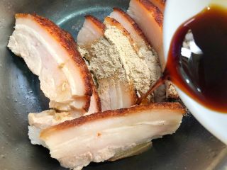 15、梅菜扣肉,放入20g生抽