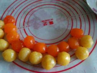 6、广式月饼,蛋黄和绿豆沙