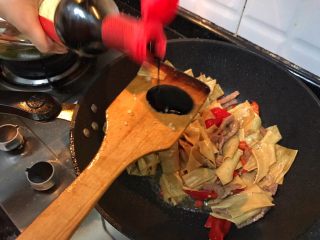 15、超满足便当（14）,少许老抽（拍照的功夫倒多了）