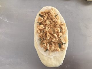 8、肉松面包(波兰种),放上海苔肉松