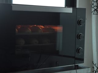 12、肉松面包(波兰种),烤箱预热170度度,上下火底层20分钟左右(视自己烤箱温度调节)