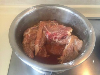 7、上海本帮菜-红烧大排,腌制好的大排