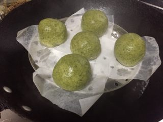 10、清明时节应节之一——青团果子,出锅青团，满屋飘香