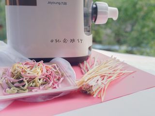 13、面条机自制五彩面,还可以做成干面