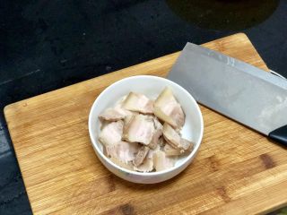 11、嫩绿纷红不自愁➕尖椒木耳回锅肉,五花肉切一毫米左右的薄片