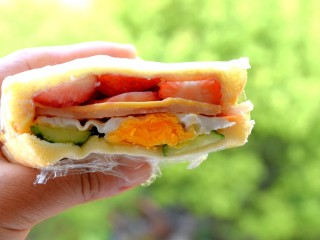 14、缤纷三明治,色彩缤纷，营养搭配也合理。