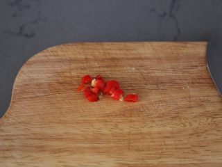 4、糖醋包菜,小米辣切丁