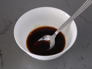 8、糖醋包菜,搅匀后待用