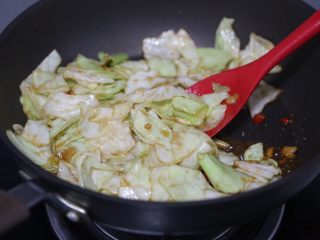 16、糖醋包菜,大火翻炒收汁