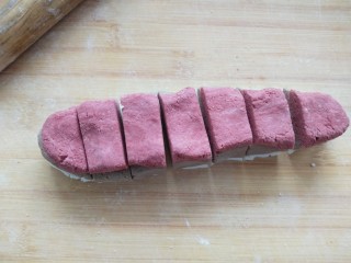 8、三色汤圆,分成面剂子