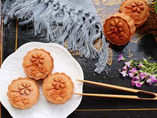 13、广式奶香月饼,成品图